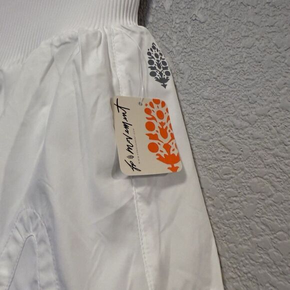 Free People Carpe Diem White Athletic Running Shorts Size Medium Relaxed Fit New - Picture 6 of 9